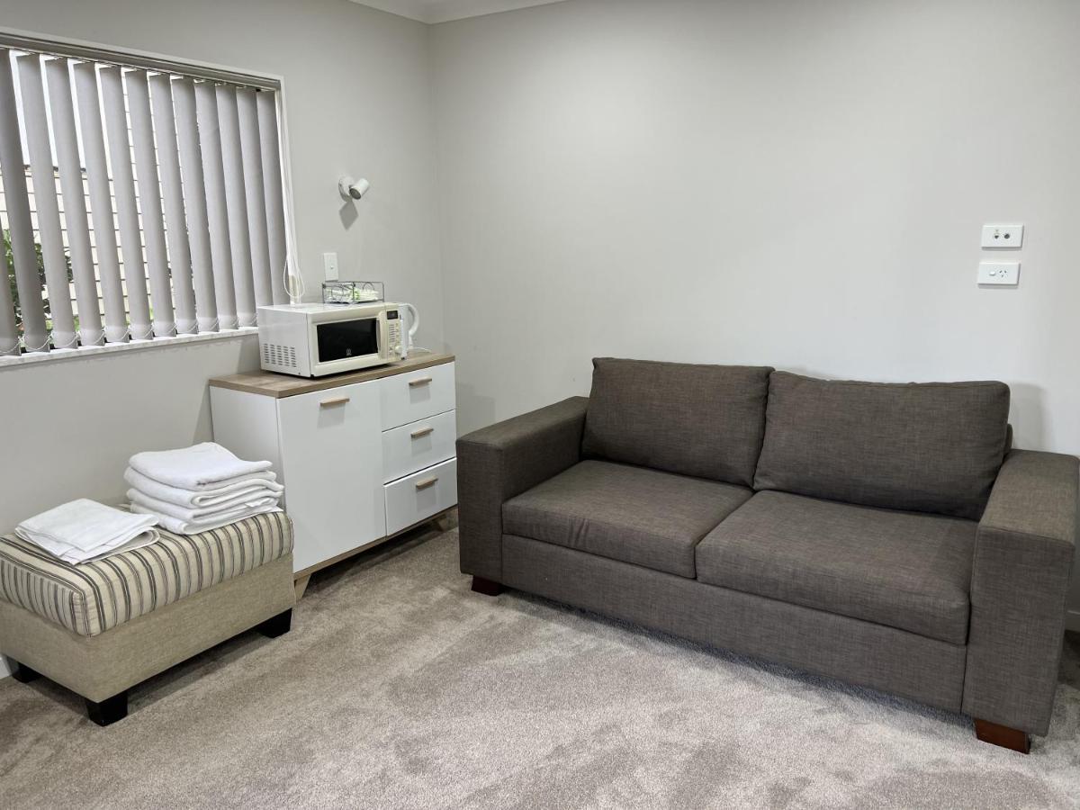 Guest Suite - Cosy Place In The Wattle Downs Auckland Buitenkant foto